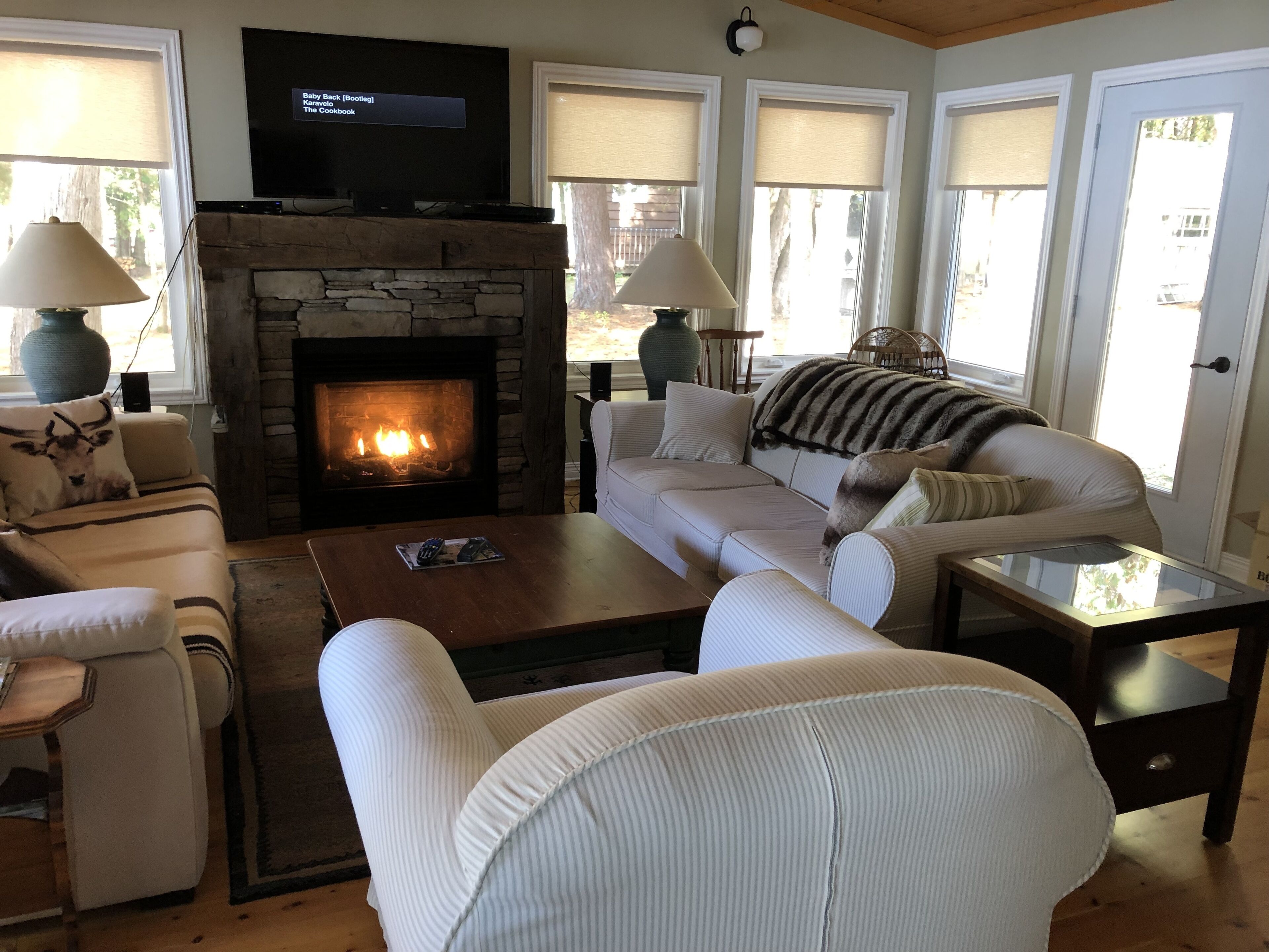 Holidaylane Cottage On Mink Lake Eganville Ontario