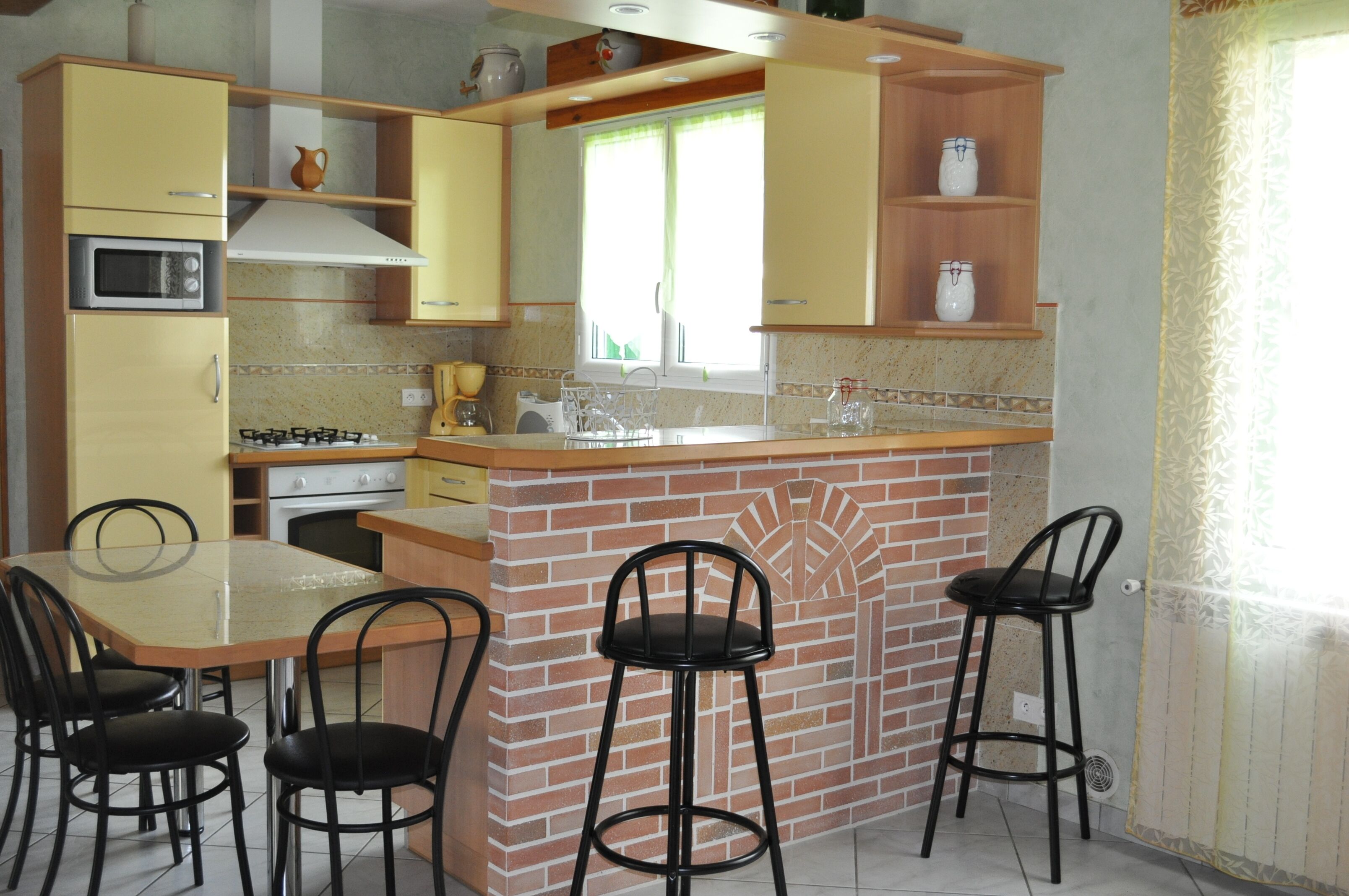 Large House with pool veranda and views of the Pyrenees