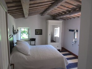 3 makuuhuonetta, silitysrauta/-lauta, Wi-Fi, vuodevaatteet