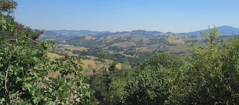 Beautifully Styled Farmhouse Cottage With Stunning Panoramic Views