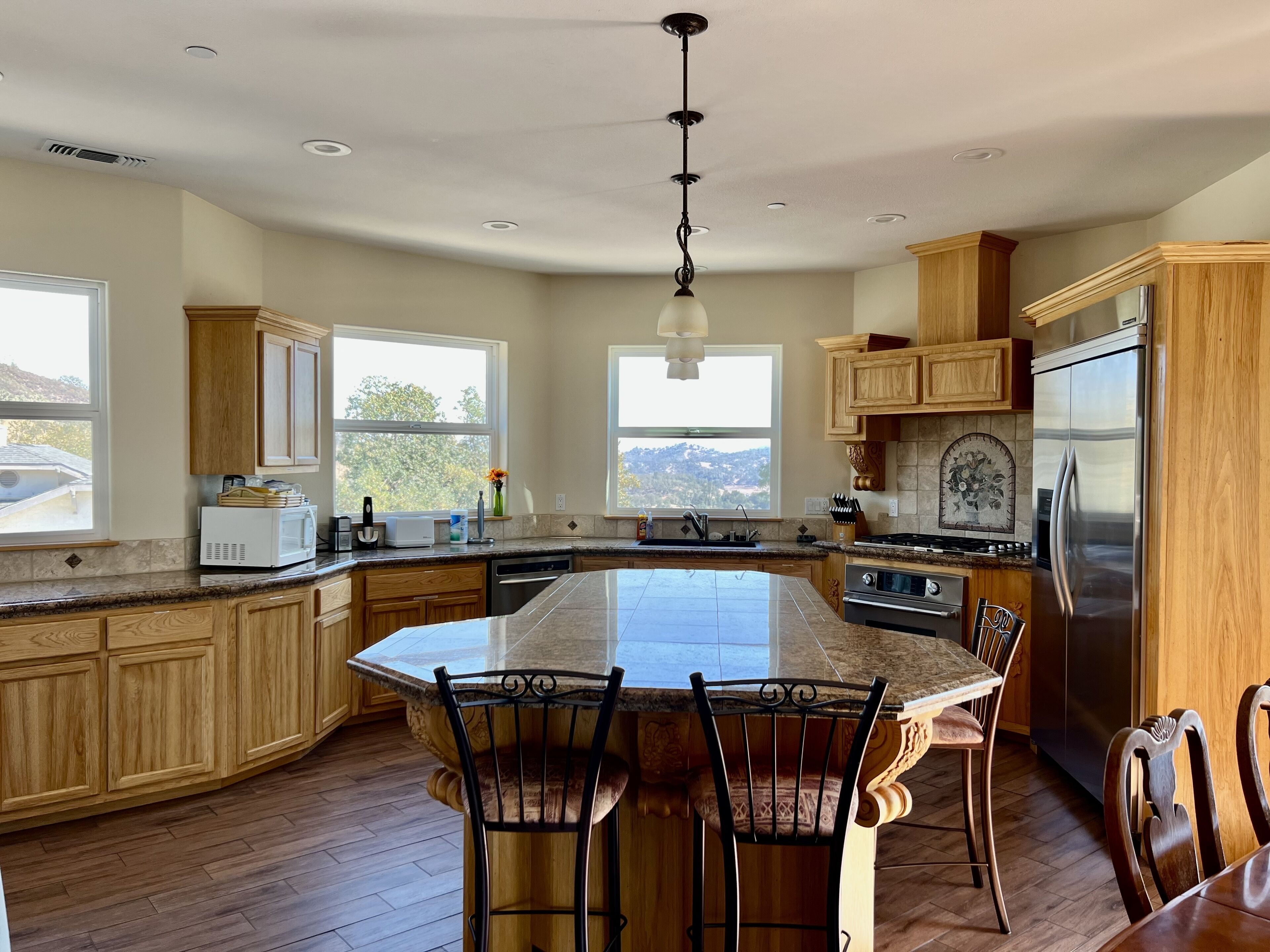 Spacious home with lake views,  gourmet kitchen, WiFi, and so much more