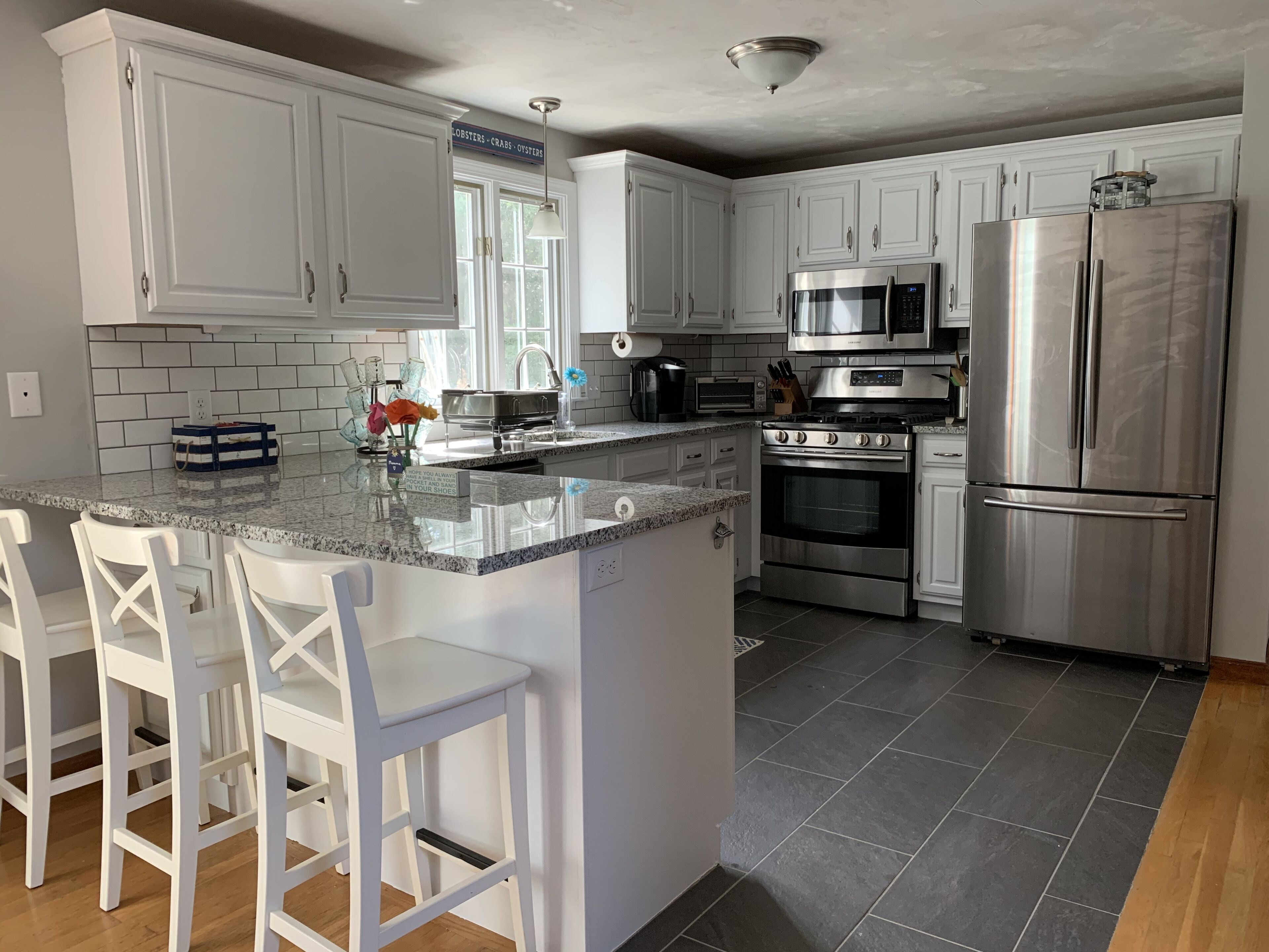 3 BR Cape-short drive to Mayflower & other bay beaches-A/C, Wi-Fi, Linens Incl.