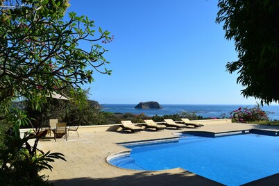 Casa Lumenez, Samara
Luxury Spacious 6-Bedr 7-Bath Eco Property Great Ocean View