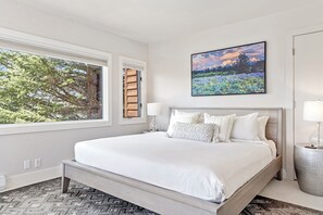 4 bedrooms, desk, iron/ironing board, WiFi - Outpost: Teton Shadows South Teton F (Jackson)