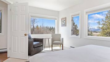 4 habitaciones, escritorio, tabla de planchar con plancha y wifi