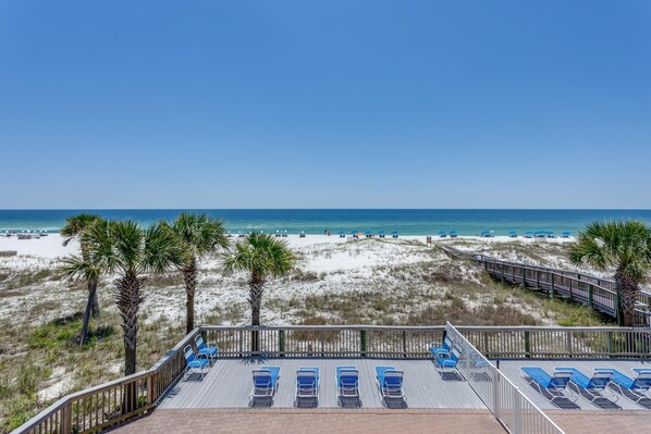 On the beach - Enjoy spaciousness & the breathtaking views of the Gulf!! (Pensacola)
