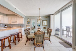 Dining - Enjoy spaciousness & the breathtaking views of the Gulf!! (Pensacola)