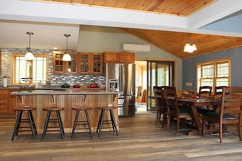 Lake George family retreat – private dock access – kayaks – 4BR- Cleverdale