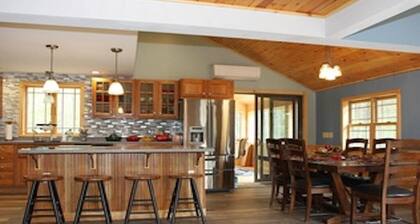 Lake George family retreat – private dock access – kayaks – 4BR- Cleverdale