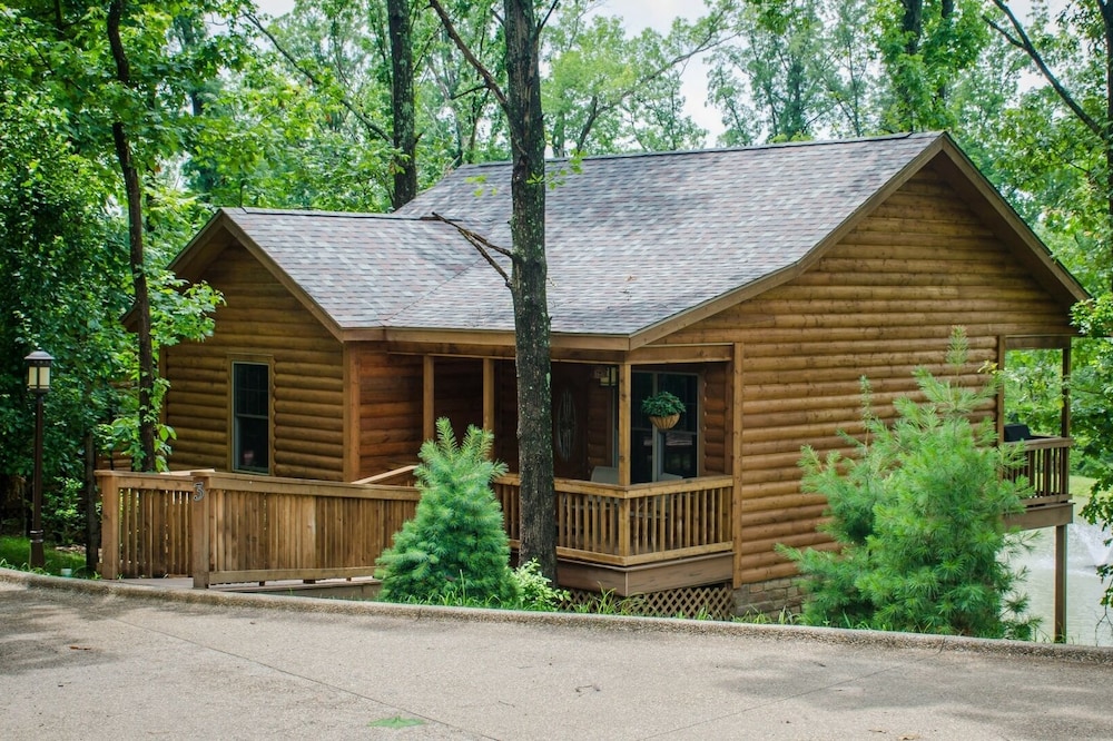 Wine Trail Cabin, 2015 Built, Carbondale, Southern IL - Giant City State Park