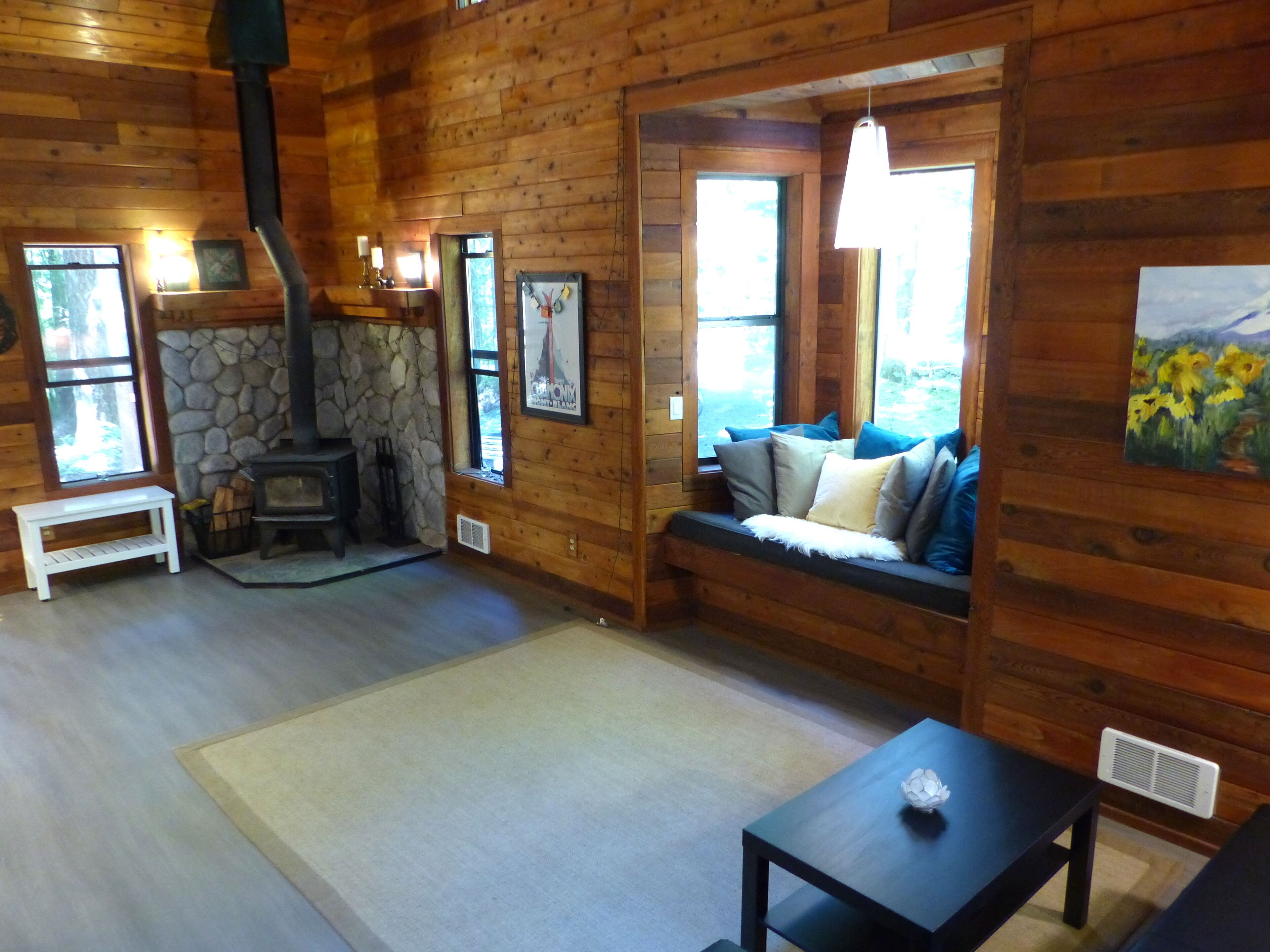 Replace the  hustle and bustle of the city for the solitude of the forest!