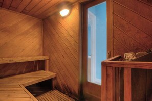 Sauna - Beachfront Suite - Pool and Sauna - Top Floor - Sleeps 4! (Lincoln City)