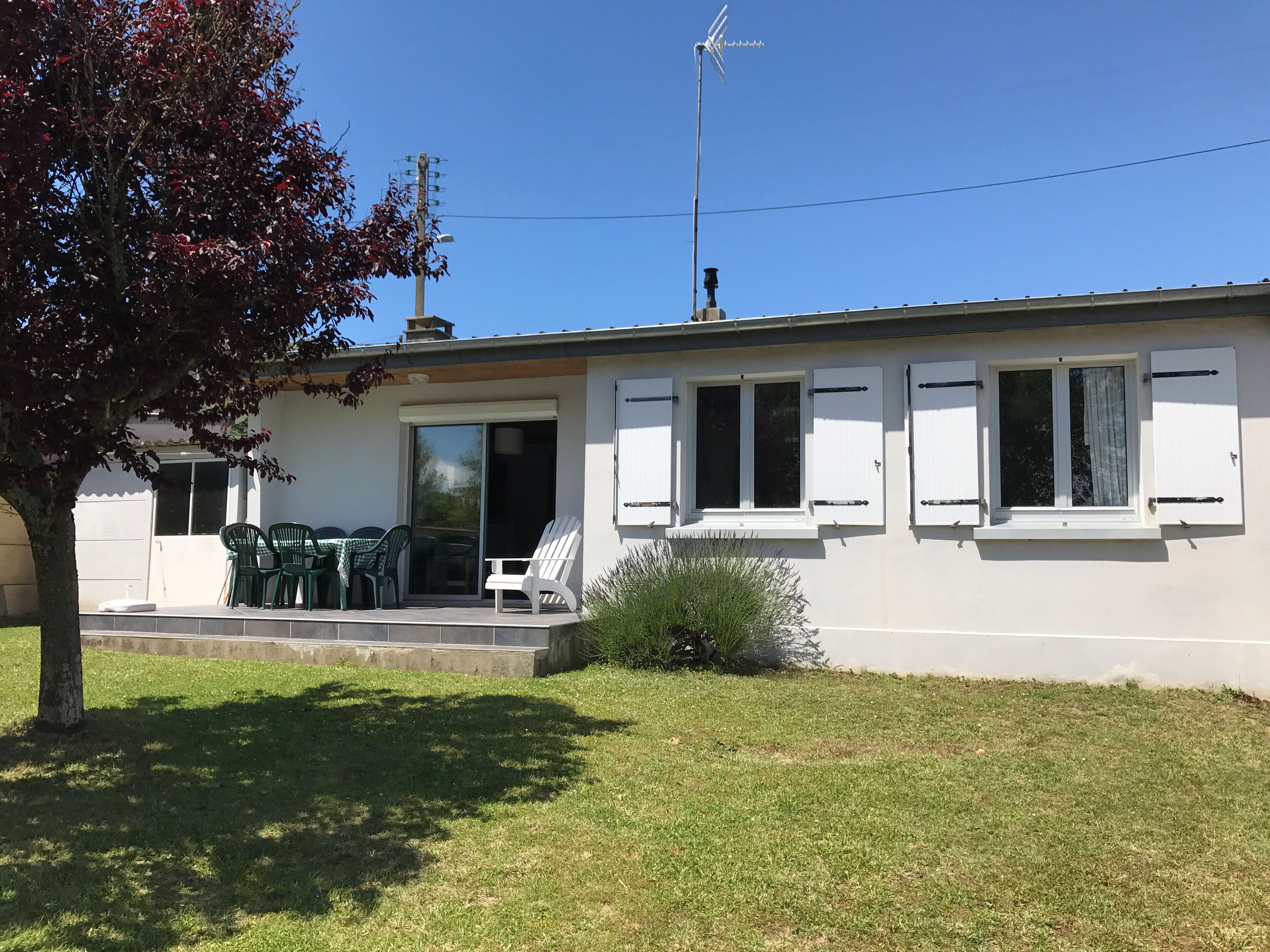 HOUSE WITH PRETTY GARDEN between the golf course and the racecourse, the sea 200 meters away.