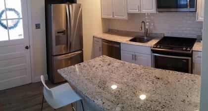 Ihana harvinainen yhden perheen lähellä rantaa - alennettu hinta viikoille