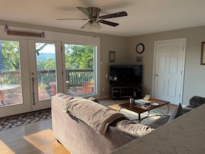 TV, DVD player - Scenic And Relaxing Lake Home - Deck Offers  One of Absolute Best Lake Views (Bronston)