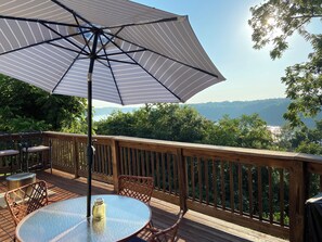 Outdoor dining - Scenic And Relaxing Lake Home - Deck Offers  One of Absolute Best Lake Views (Bronston)