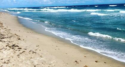 2-Bedroom Apartment Just A Short Walk To Deerfield Beach Pier