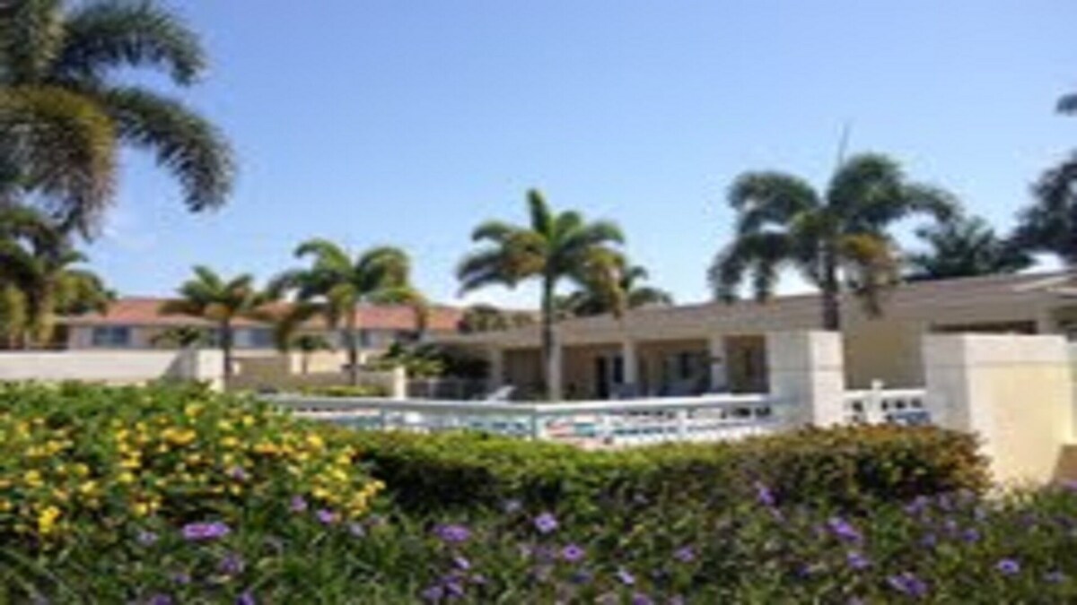 Photo 9 of OLDE NAPLES - WALK to BEACH , RESTAURANTS and ENTERTAINMENT - Onsite POOL