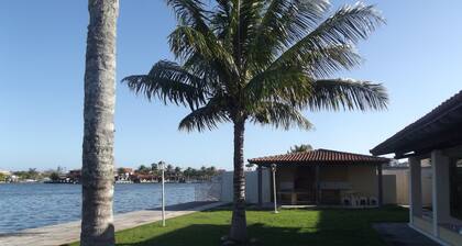 Haus exklusives Warhead Cabo Frio, mit Pool, Grill, Kamin, grasigen Feld