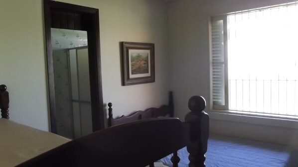 4 室のベッドルーム、WiFi、車椅子でアクセスできる設備