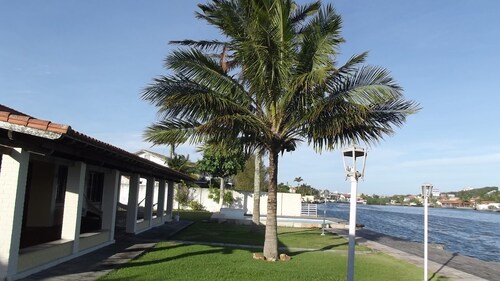 House Luxury Warhead Cabo Frio, uima-allas, grilli, takka, ruoho kenttä