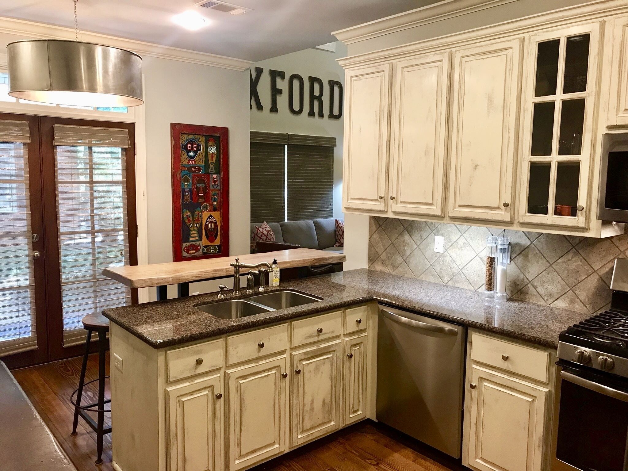 Beautifully appointed townhome, a  few steps to Oxford's historic square!