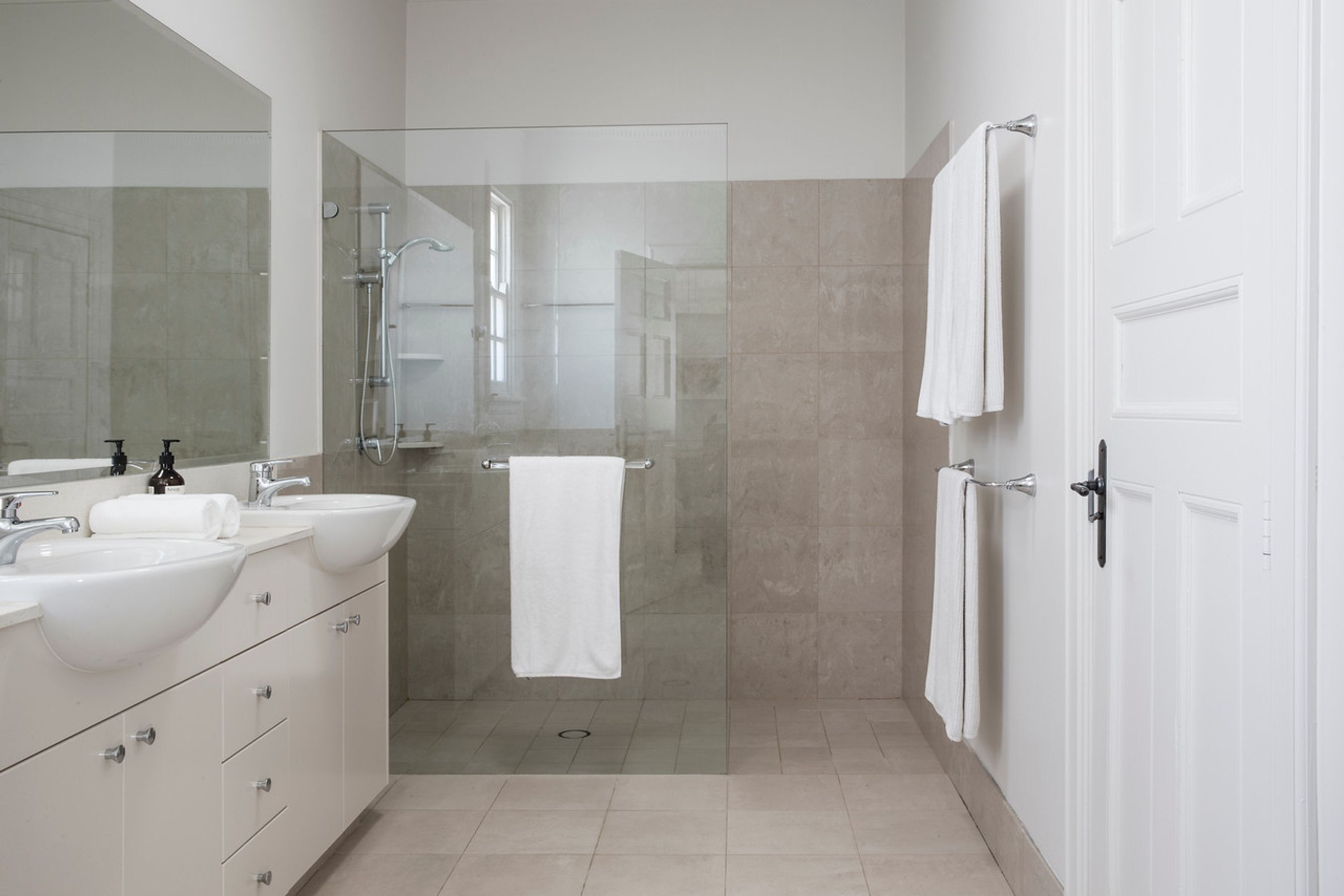 Luxury Villas Kambala (With Car Parking) — image 21