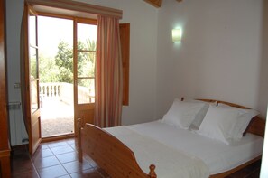 5 chambres, fer et planche à repasser, Wi-Fi, draps fournis
