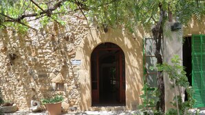 A stone building with a wooden door and a green shutter. - Son Barbut XVII, Family-friendly (Porreres)