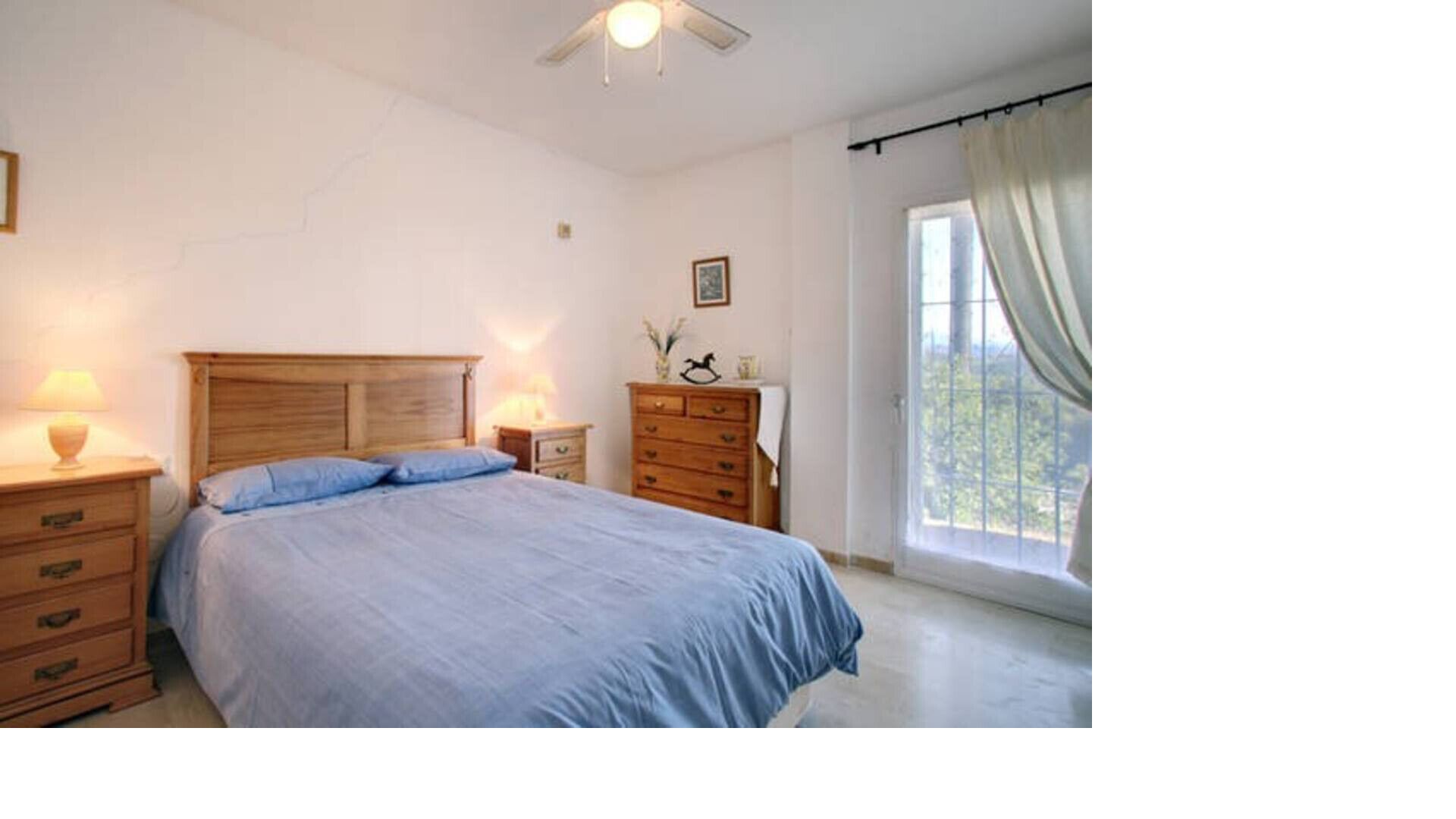 Lovely apartment. Very close to Estepona Golf. Stunning views and so peaceful.