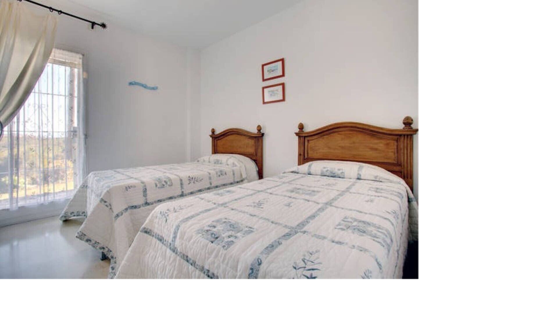 Lovely apartment. Very close to Estepona Golf. Stunning views and so peaceful.