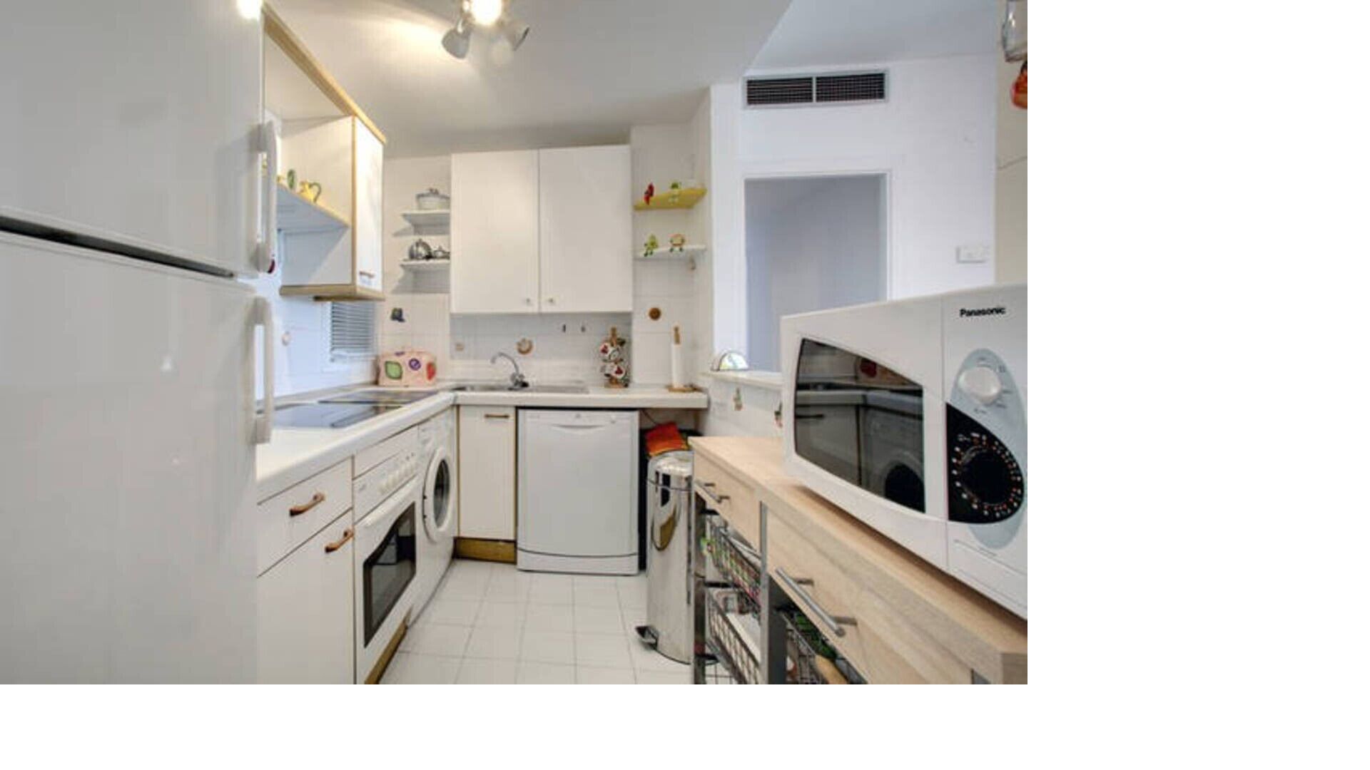 Lovely apartment. Very close to Estepona Golf. Stunning views and so peaceful.