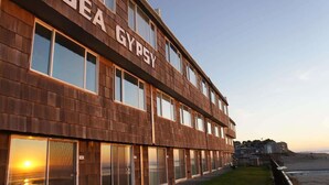 A multi-story building with the name "SEA GYPSY" on the facade. - Retro Oceanfront Suite - Pool and Sauna - Second Floor - Sleeps 4 (Lincoln City)