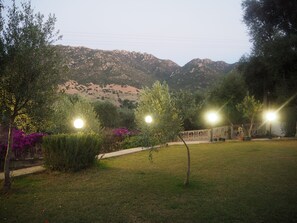 المنطقة المحيطة بالمنشأة