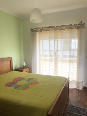 2 slaapkamers, een strijkplank/strijkijzer