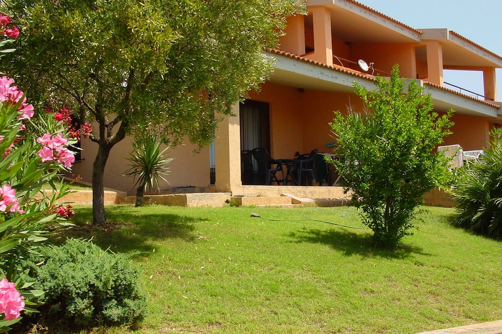 House with garden in Coral Harbour, close to the sea, for families and not only