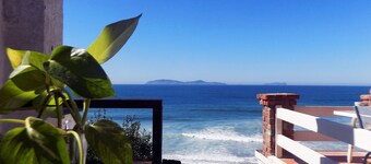 Condominio frente al mar espacioso con acceso privado a la playa