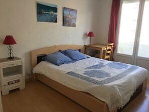 2 bedrooms, iron/ironing board, travel cot, free WiFi