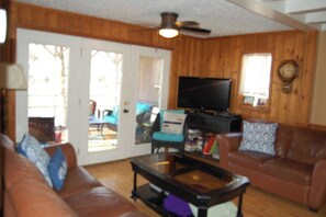 Smart TV, reproductor de DVD y libros 