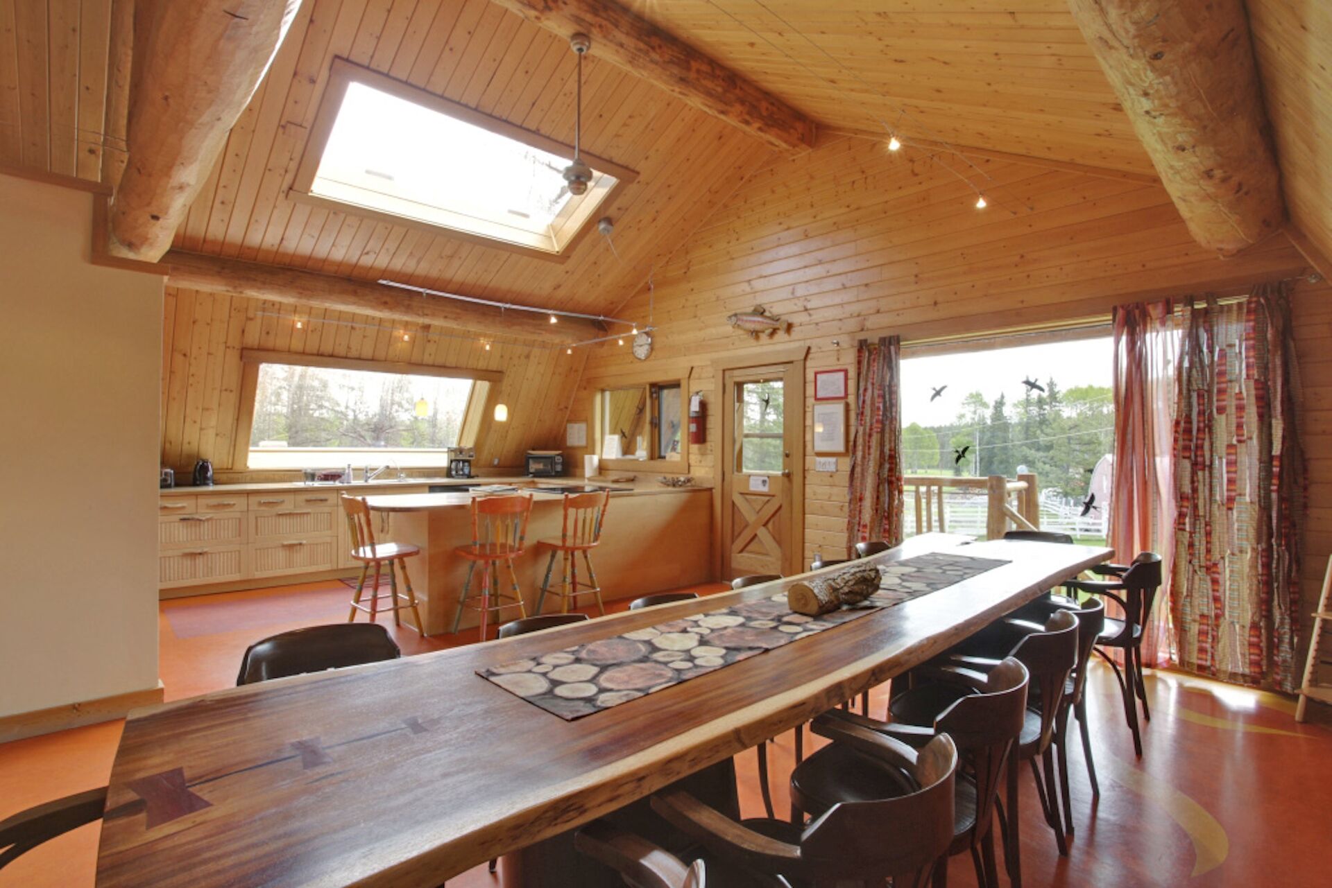 Folk Tree Lodge - A unique log cabin getaway