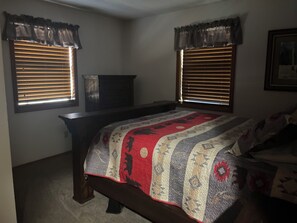 2 bedrooms, iron/ironing board, free WiFi, bed sheets - Ground Level . Assigned Parking (Angel Fire)
