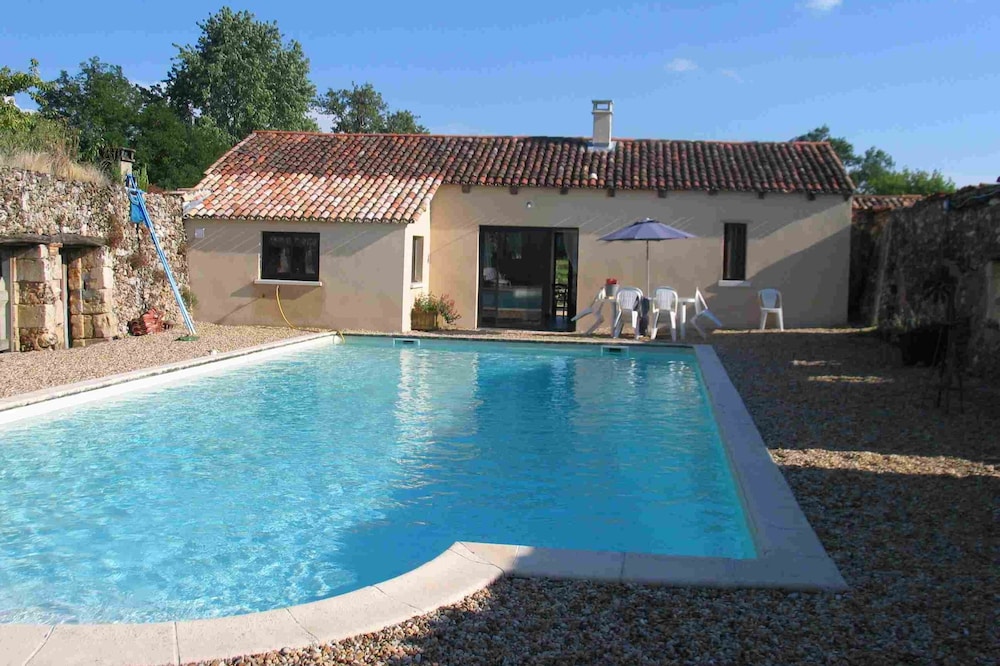 Charming cottage with pool