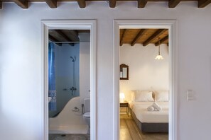 Shower, towels - Pleiades Villa, Near Ornos Beach (Mykonos)