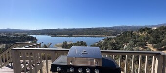 Sweeping Lake View, newly remodeled home and pet friendly!
