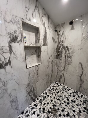 Combined shower/tub, towels, soap, shampoo