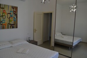 2 Schlafzimmer, Zimmersafe, Bügeleisen/Bügelbrett, WLAN