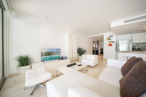 TV - Luxury 2BR with Infinity Pool & Private Beach Club (Playa del Carmen)