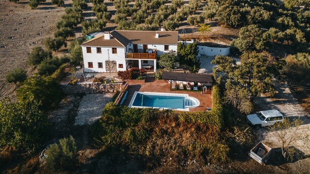 A two-story house with a swimming pool, surrounded by olive trees and a hilly landscape. - Apartment with a Mountain View and Shared Pool (Montefrio)