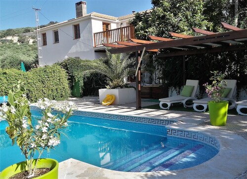 Apartment with a Mountain View and Shared Pool