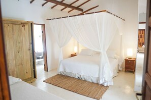 2 bedrooms, iron/ironing board, free WiFi, bed sheets - Curuipe Beach House (Porto Seguro)